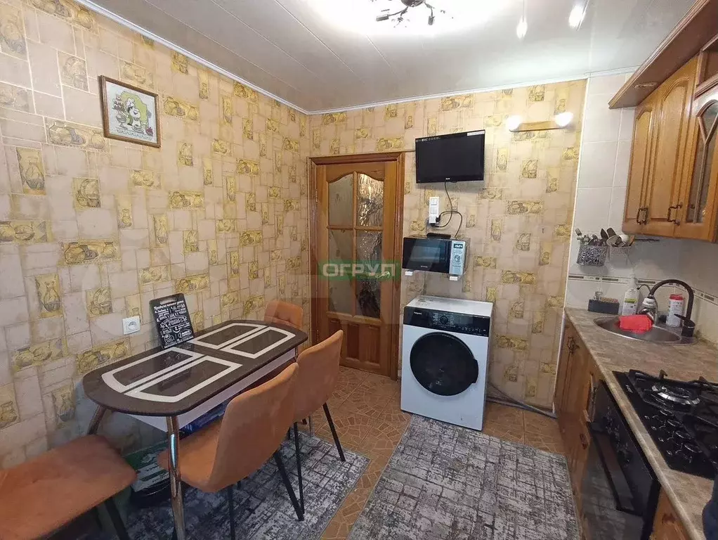 2-к. квартира, 60 м, 1/10 эт. - Фото 1