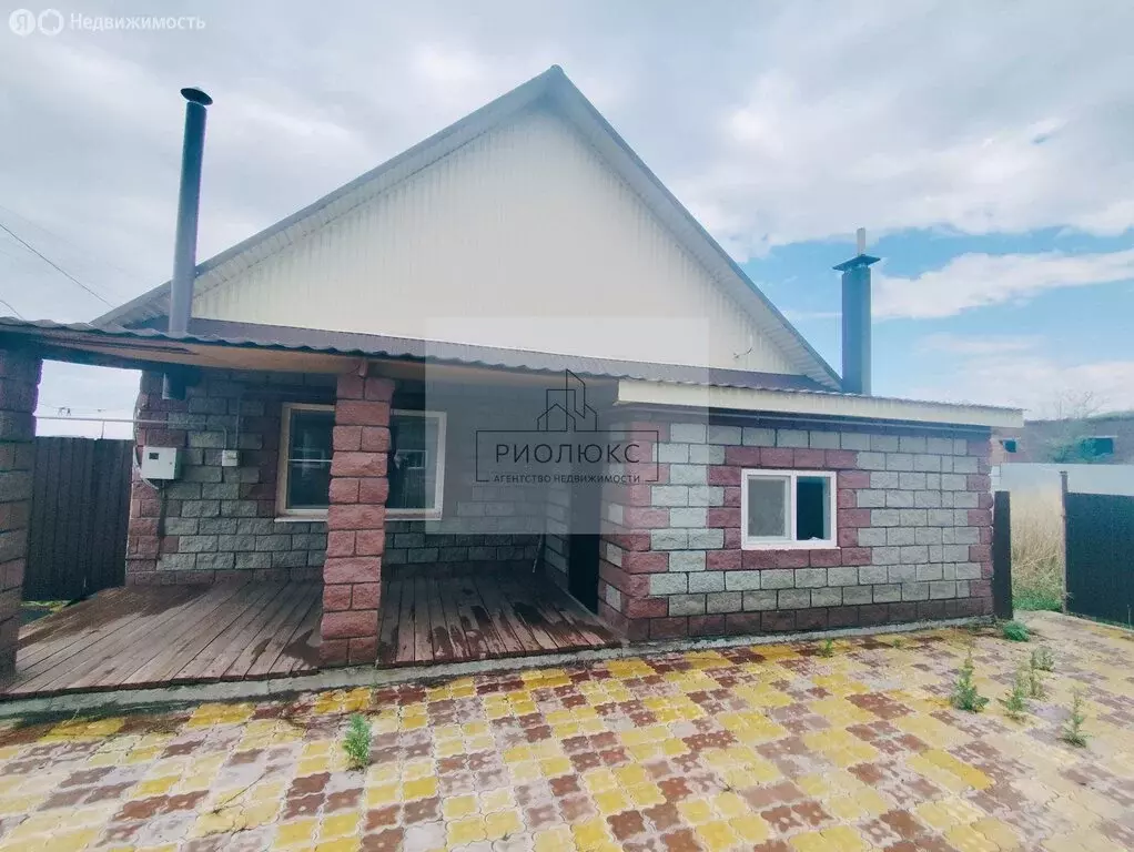 Дом в село Кизильское, улица Энтузиастов, 6 (127 м) - Фото 0