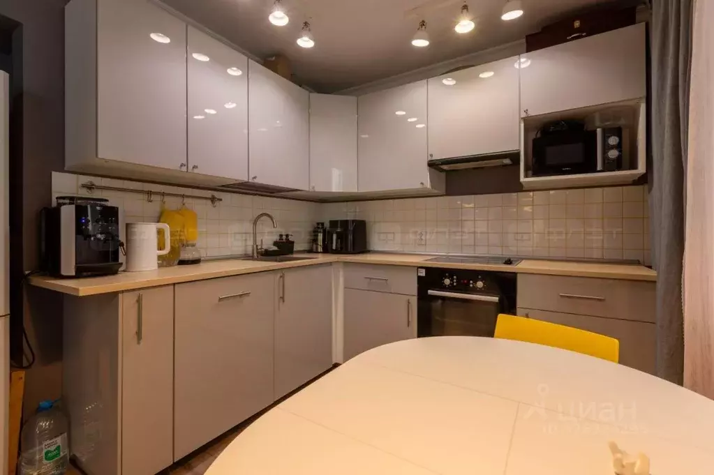 2-к кв. Татарстан, Казань ул. Александра Курынова, 6к2 (50.1 м) - Фото 1