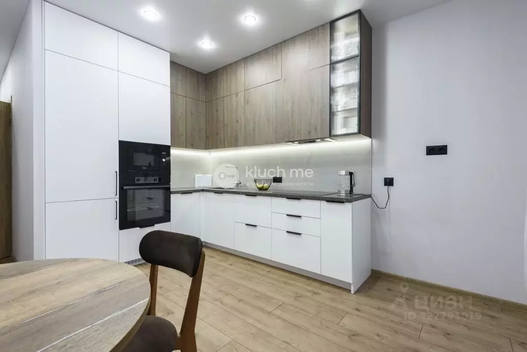 2-к кв. Татарстан, Казань ул. Аделя Кутуя, 100 (68.2 м) - Фото 0