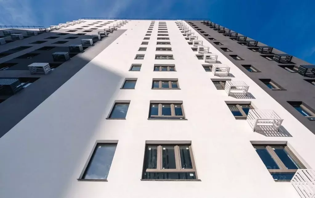2-к кв. Тюменская область, Тюмень ул. Республики, 204к4 (107.0 м) - Фото 0