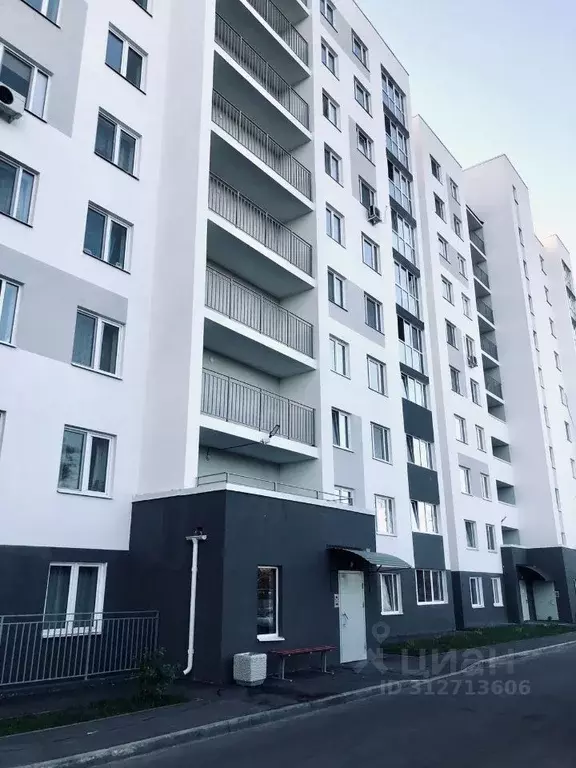 3-к кв. Саратовская область, Энгельс Смоленская ул., 17 (75.6 м) - Фото 0