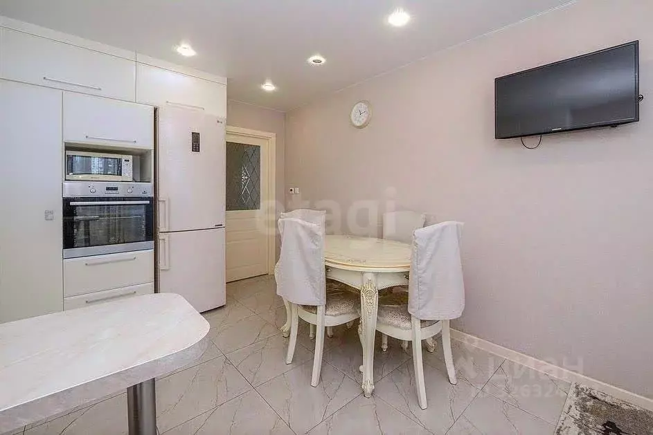 2-к кв. Тюменская область, Тюмень ул. Павла Шарова, 1к1 (67.0 м) - Фото 1