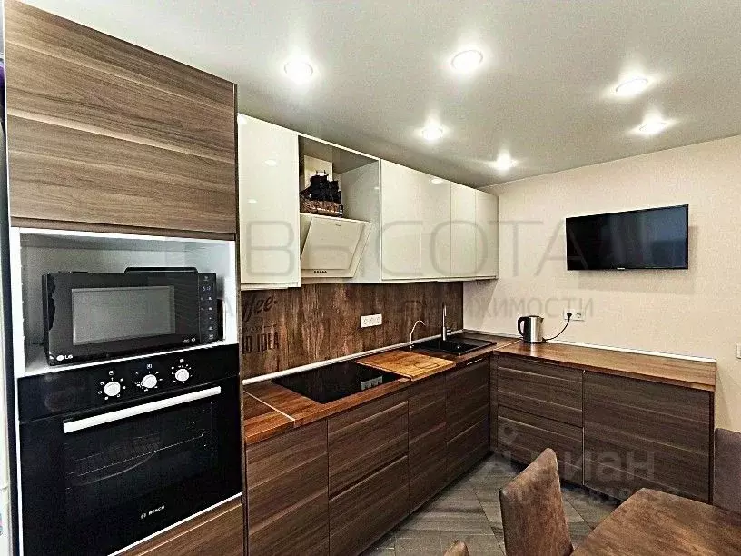 2-к кв. Тюменская область, Тюмень ул. Пермякова, 69к3 (64.0 м) - Фото 0