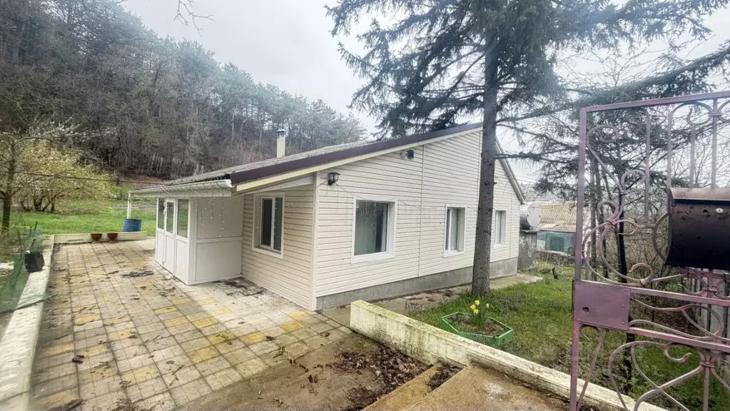 Дом в Крым, Бахчисарайский район, с. Красный Мак ул. Первомайская (87 ... - Фото 1