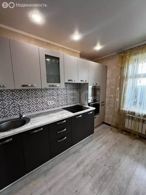 3-комнатная квартира: Белгород, Садовая улица, 120В (70.4 м) - Фото 1
