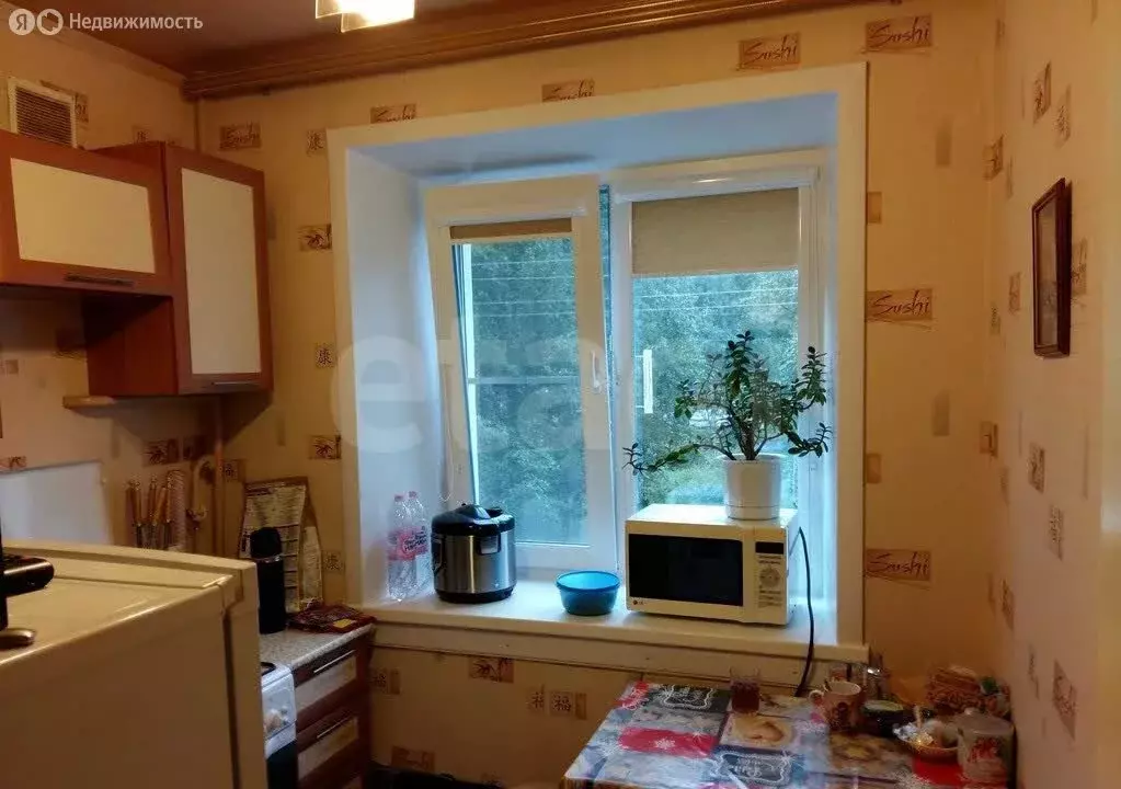 3-комнатная квартира: Шебекино, улица Дзержинского, 13 (57 м) - Фото 1