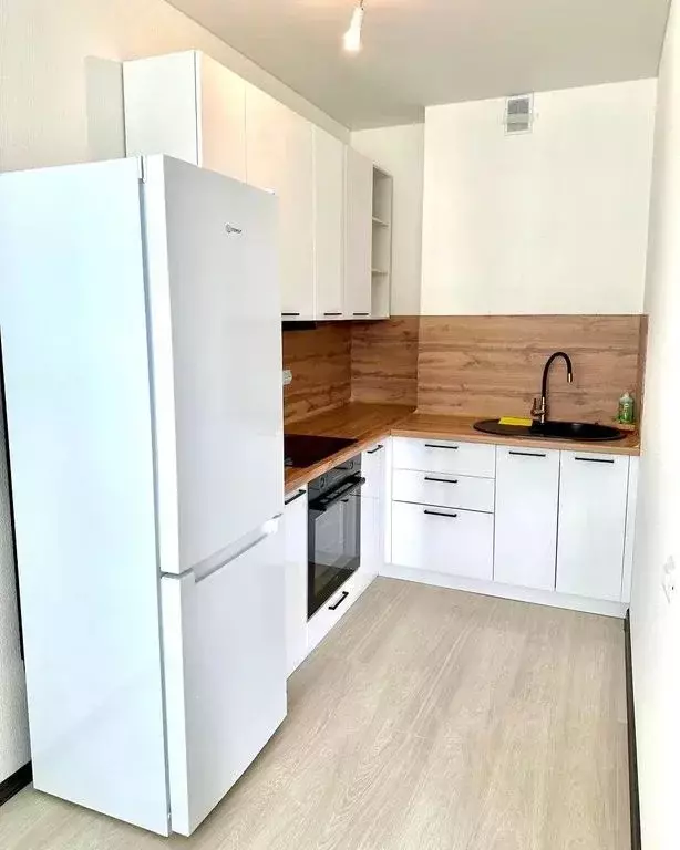 Студия Свердловская область, Екатеринбург ул. Академика Ландау, 32 ... - Фото 1