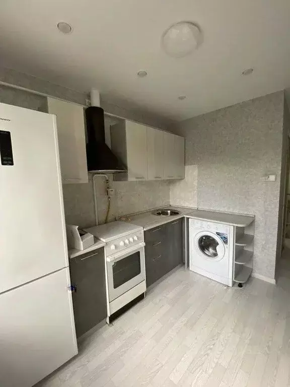 3-к кв. Омская область, Омск просп. Мира, 44 (42.9 м) - Фото 1