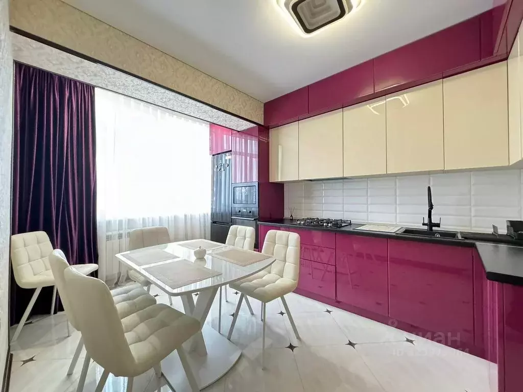 2-к кв. Кабардино-Балкария, Нальчик ул. Байсултанова (81.7 м) - Фото 0