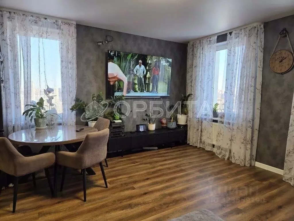 1-к кв. Тюменская область, Тюмень Новгородская ул., 3 (55.2 м) - Фото 1