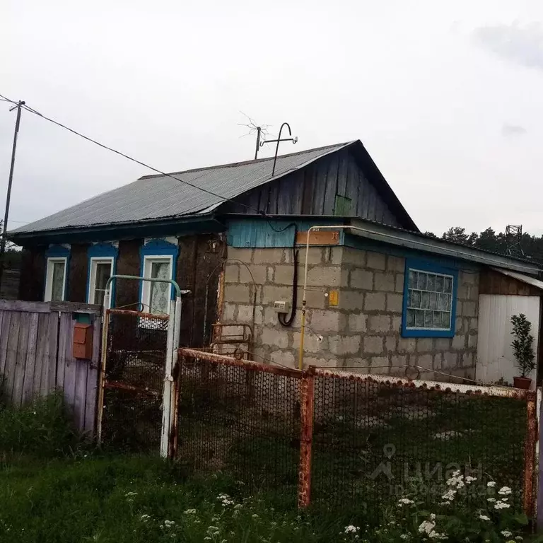 Дом в Алтайский край, Первомайский район, с. Зудилово ул. Шукшина (48 ... - Фото 1