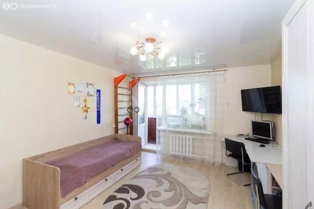 3-комнатная квартира: Тюмень, Волгоградская улица, 15 (64.6 м) - Фото 1