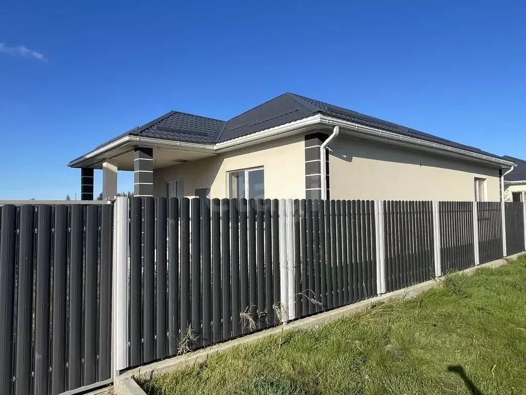 Дом в Краснодарский край, Темрюк ул. Анджиевского (108 м) - Фото 1