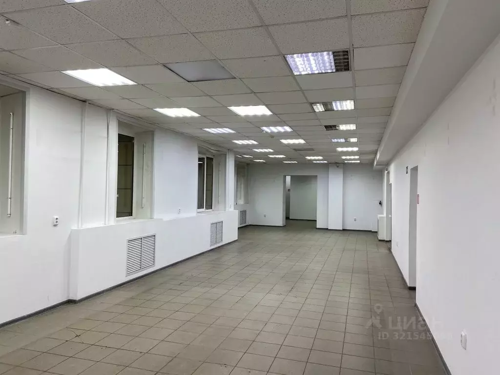 Помещение свободного назначения в Кировская область, Киров ул. ... - Фото 1