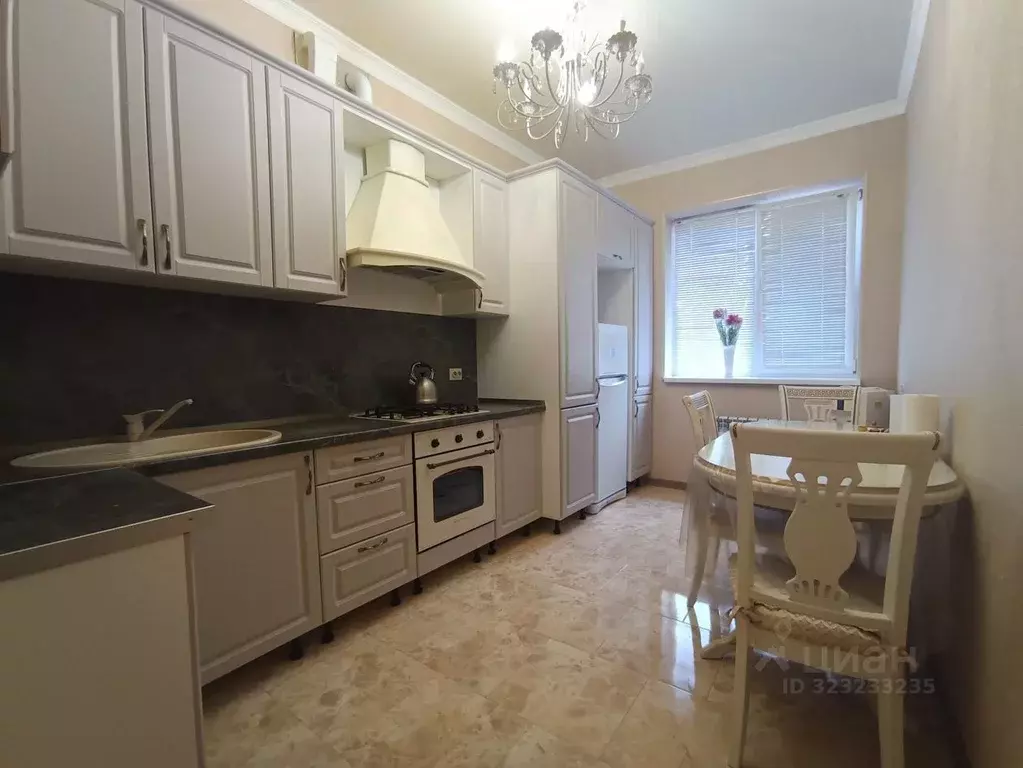 2-к кв. Кабардино-Балкария, Нальчик ул. Хужокова (72.0 м) - Фото 0