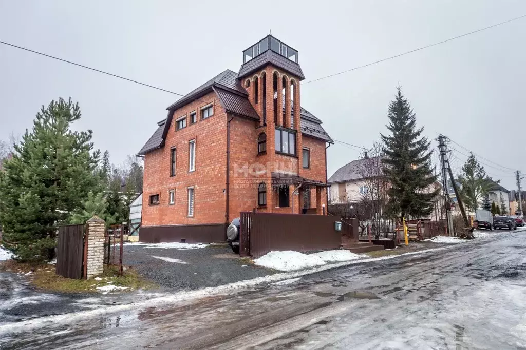 Дом в Карелия, Петрозаводск Кленовая ул., 15 (242 м) - Фото 1
