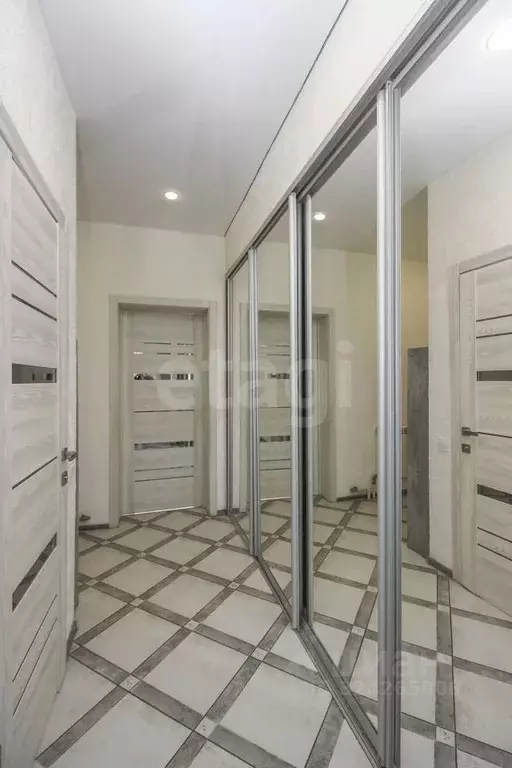 Дом в Омская область, Омск  (260 м) - Фото 1