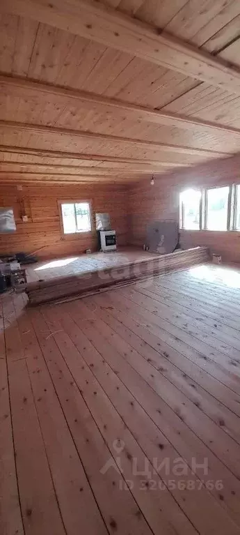 Дом в Саха (Якутия), Покровск ул. Антенная, 19 (50 м) - Фото 1