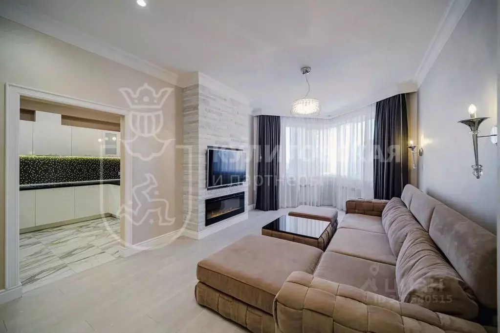 2-к кв. Свердловская область, Екатеринбург ул. Авиационная, 10 (81.8 ... - Фото 1