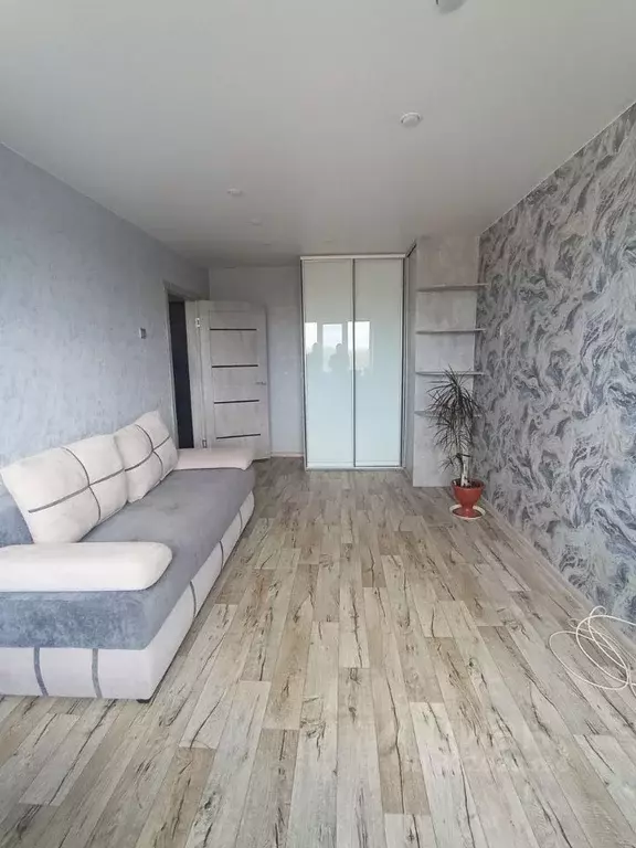 1-к кв. Омская область, Омск просп. Космический, 101к1 (30.0 м) - Фото 1