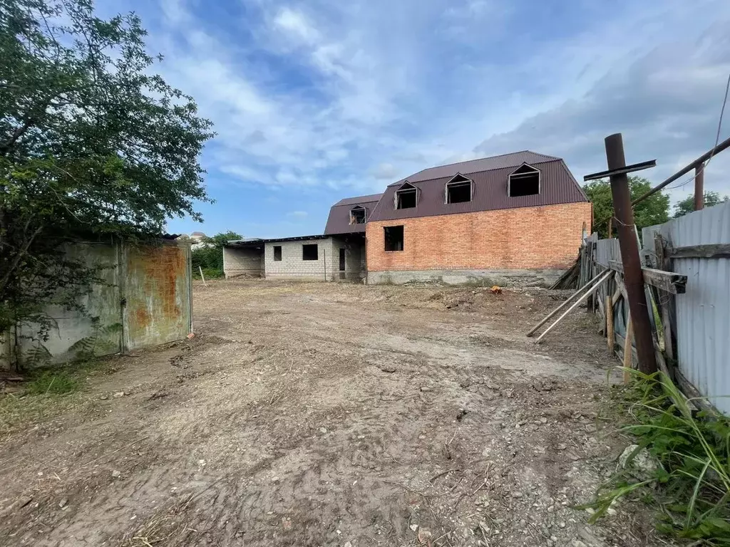 Дом в Чеченская республика, Грозный ул. Имени Амирхана Хайдархановича ... - Фото 1