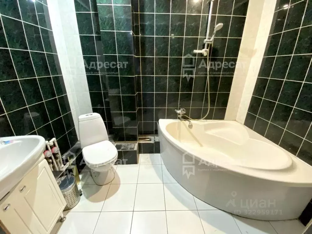 3-к кв. Волгоградская область, Волгоград бул. Энгельса, 22 (64.8 м) - Фото 1