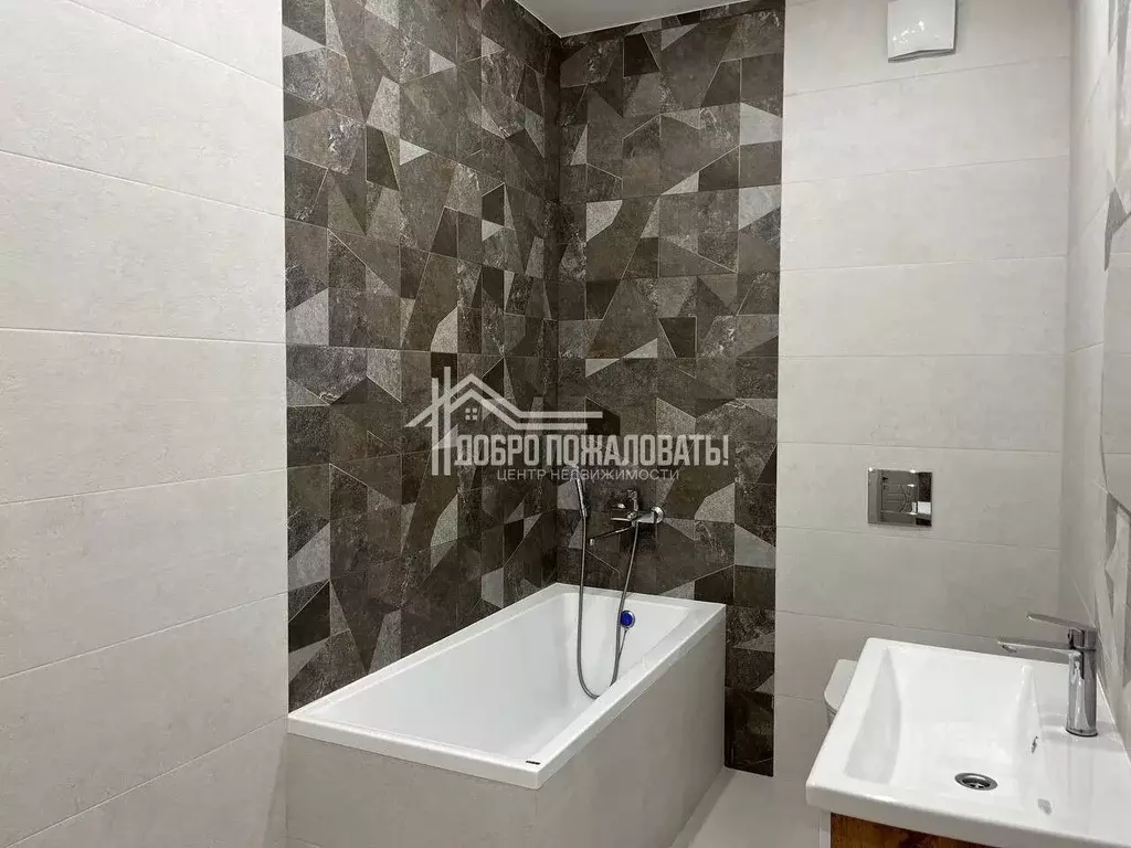 Дом в Хакасия, Усть-Абаканский район, с. Калинино ул. Российская (105 ... - Фото 2