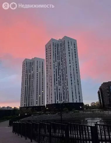 Квартира-студия: Тюмень, улица Муравленко, 10 (27 м) - Фото 0