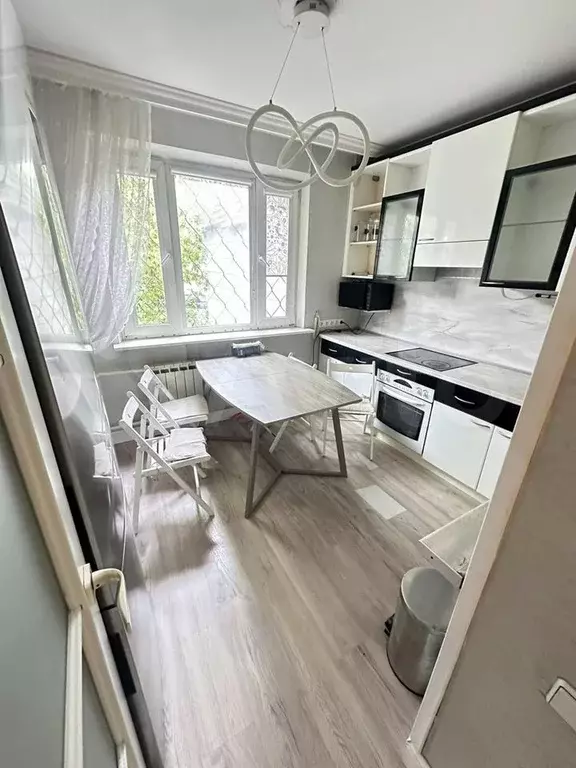 2-к. квартира, 56 м, 1/17 эт. - Фото 0