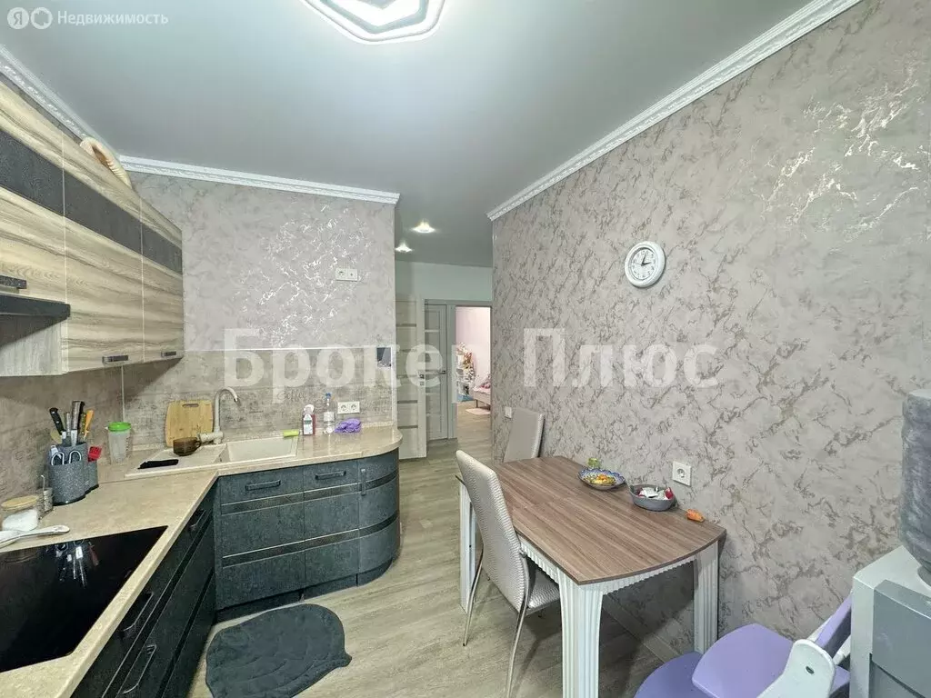 3-комнатная квартира: Абакан, улица Щетинкина, 63 (67 м) - Фото 0