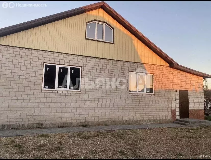 Дом в Усть-Лабинск, Азовская улица (300 м) - Фото 1