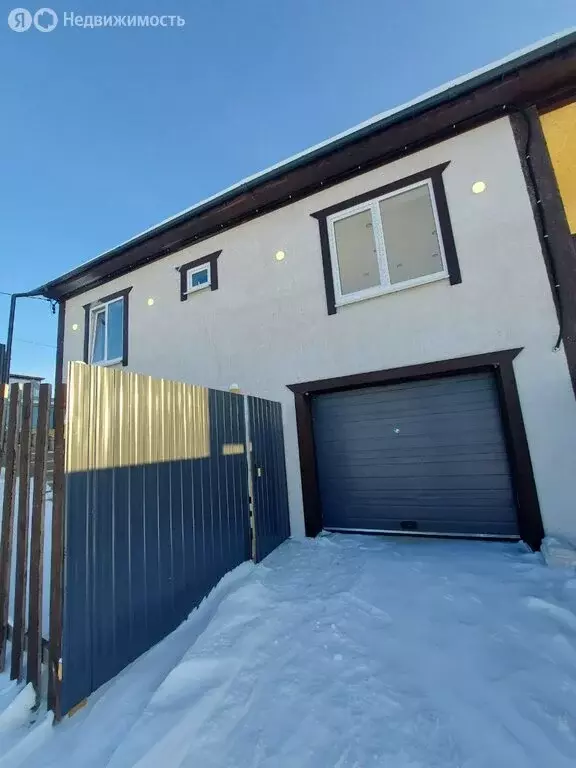 Дом в село Максимовщина, Таёжная улица, 63 (200 м) - Фото 1