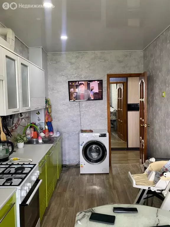 3-комнатная квартира: Ишимбай, Стахановская улица, 18 (68.6 м) - Фото 0