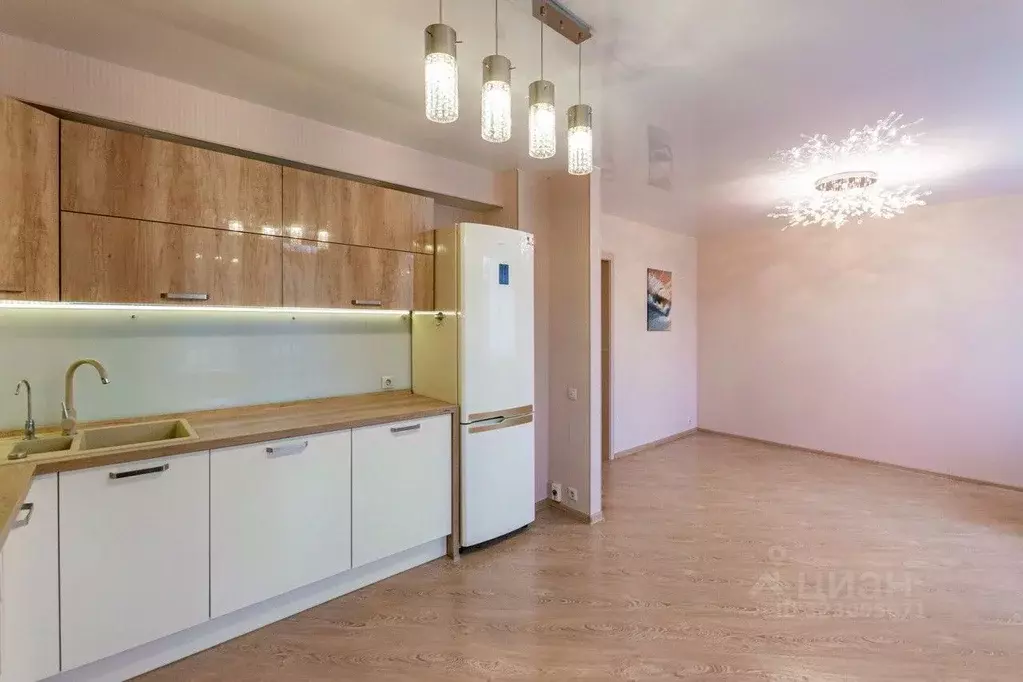 3-к кв. Свердловская область, Екатеринбург ул. Алтайская, 62 (79.9 м) - Фото 1