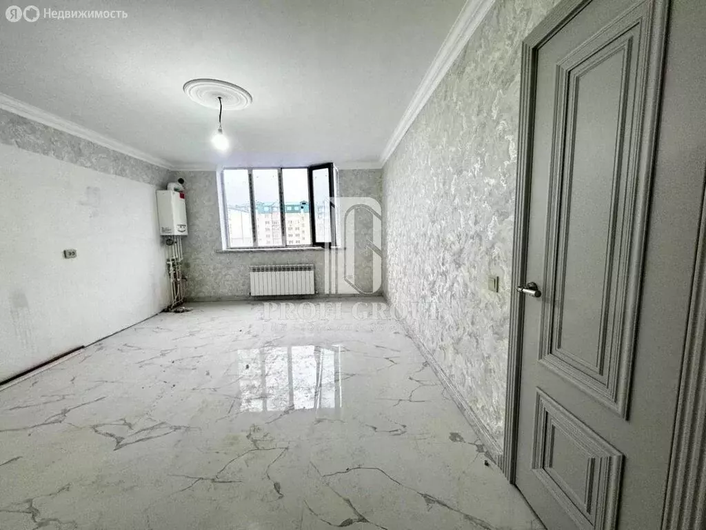 3-комнатная квартира: Махачкала, улица Ирчи Казака, 80 (90 м) - Фото 1