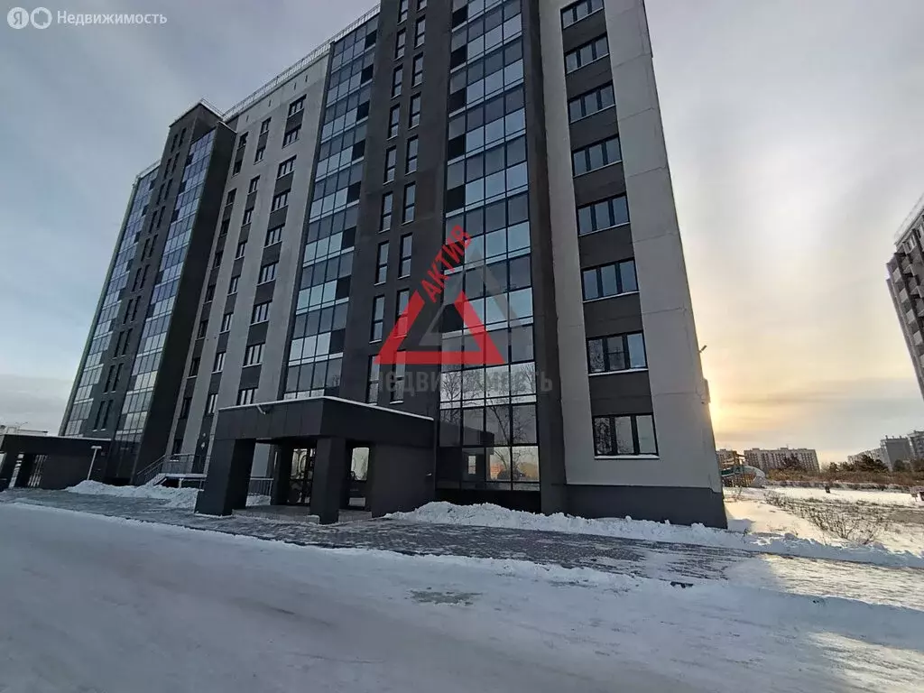 3-комнатная квартира: Каменск-Уральский, улица Кутузова, 16к2 (61.8 м) - Фото 1