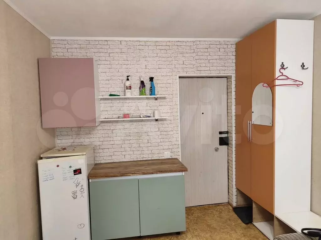 Комната 17 м в 4-к., 1/9 эт. - Фото 1