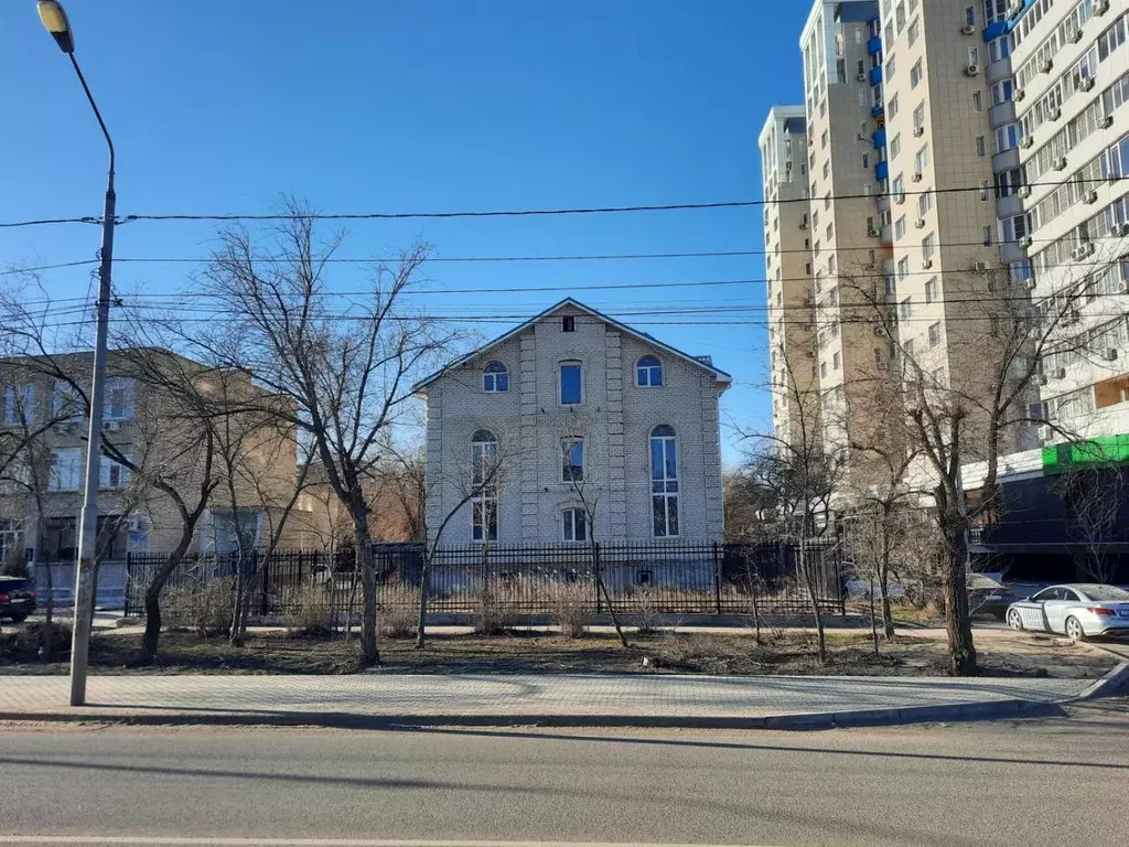 Дом в Астраханская область, Астрахань ул. Грибоедова, 16 (627 м) - Фото 1