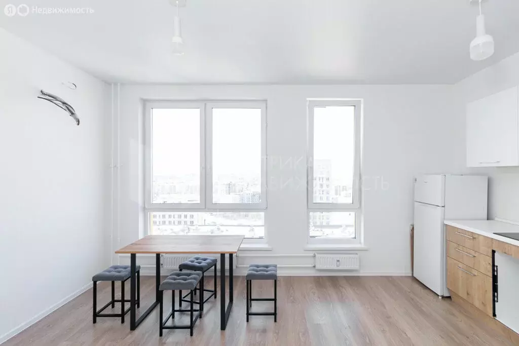 2-комнатная квартира: Тюмень, улица Юрия Рогачева, 9к2 (57.6 м) - Фото 1