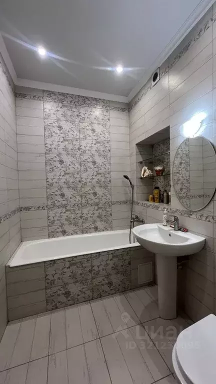 3-к кв. Омская область, Омск ул. Орджоникидзе, 13 (83.7 м) - Фото 2