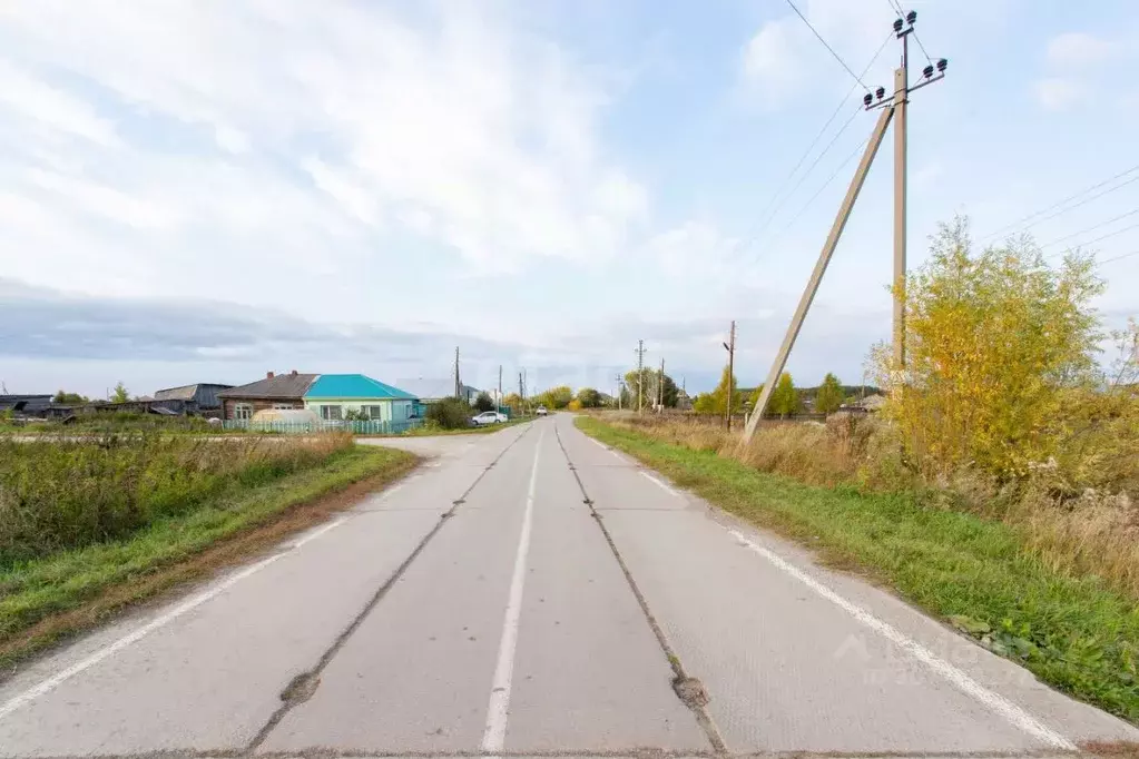 Участок в Тюменская область, Вагайский район, д. Ульяновка Школьная ... - Фото 0