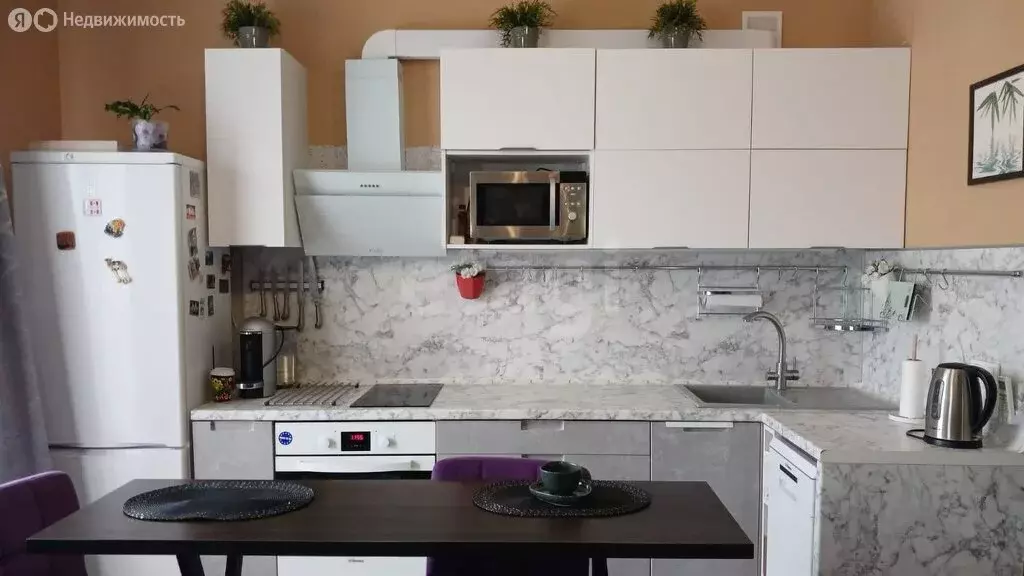 3-комнатная квартира: Октябрьский, улица Французский Квартал, 8 (60 м) - Фото 0