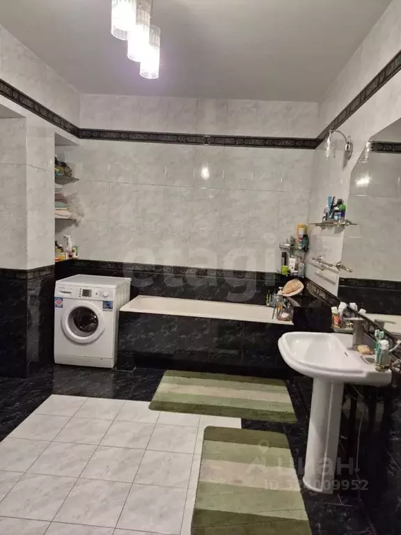 Дом в Иркутская область, Ангарск ул. Ворошилова, 85 (200 м) - Фото 1