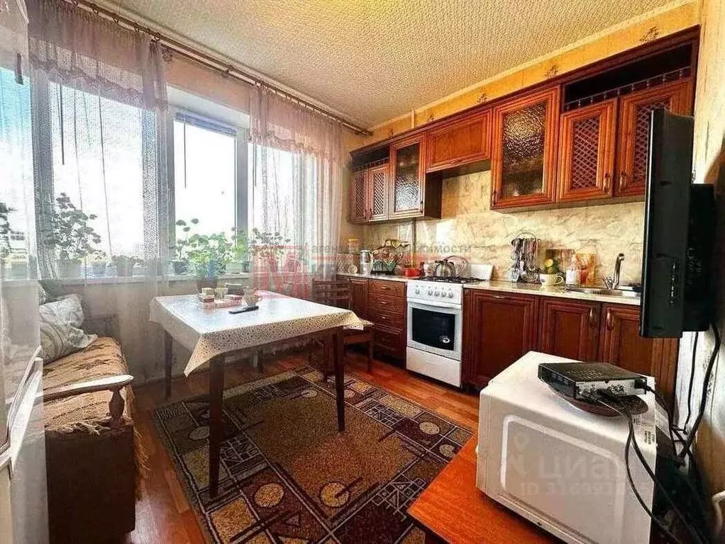 2-к кв. Белгородская область, Старый Оскол ул. Крутикова, 17 (52.0 м) - Фото 0