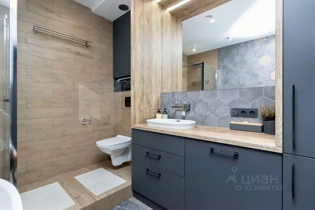 3-к кв. Тюменская область, Тюмень Микрорайон мыс, ул. Малиновского, 8 ... - Фото 1