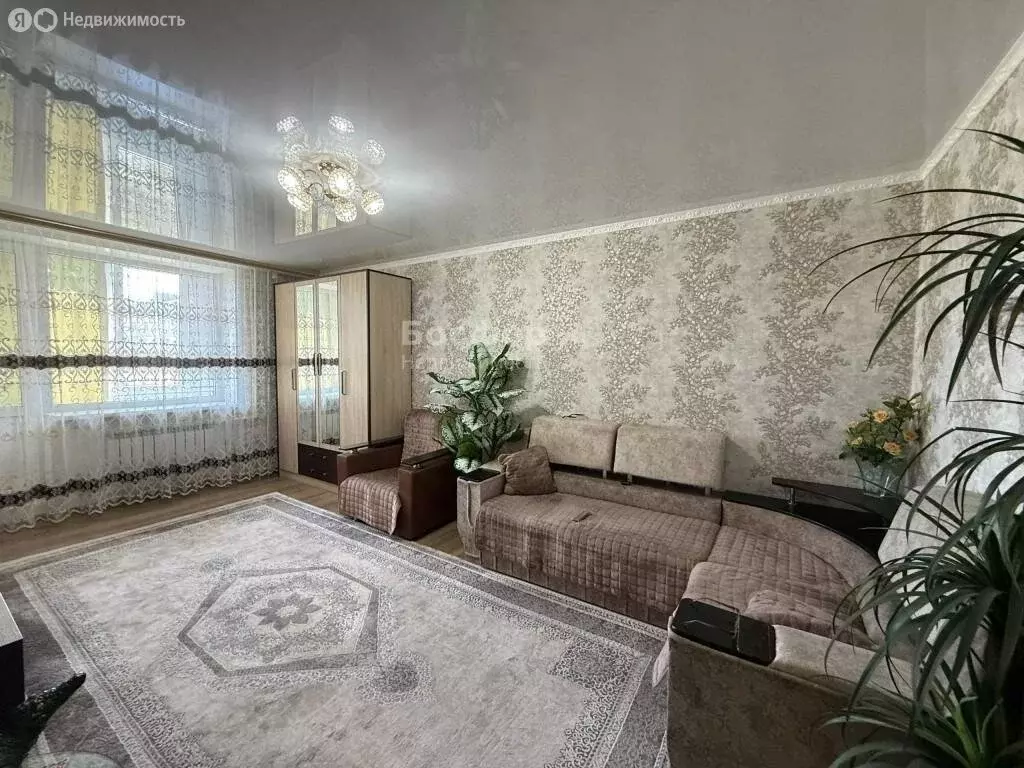 3-комнатная квартира: Феодосия, улица Володарского, 37 (70.9 м) - Фото 1