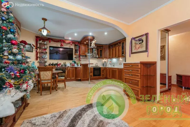 3-комнатная квартира: Калининград, улица Александра Суворова, 40 (77 ... - Фото 1