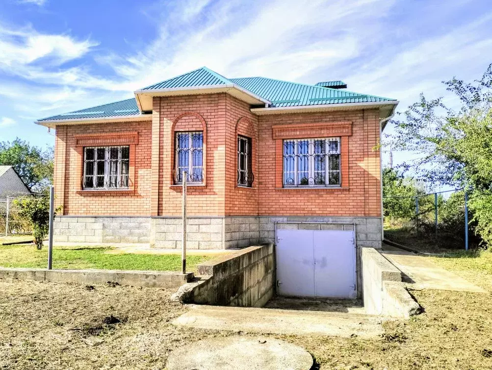 Дом в Краснодарский край, Тихорецкое городское поселение, пос. ... - Фото 1