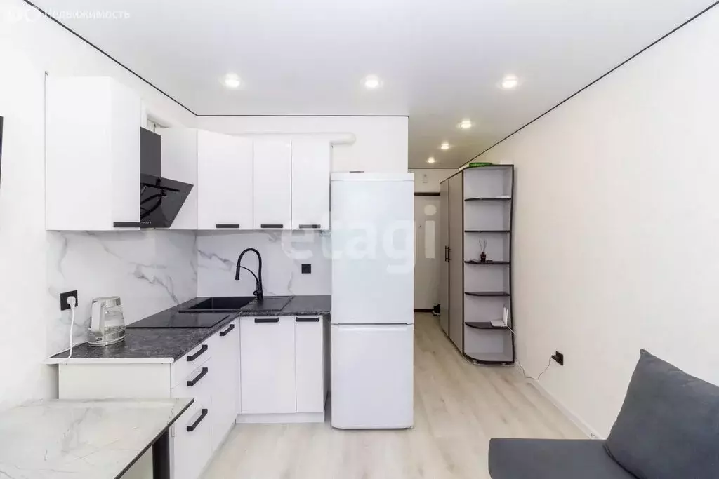 Квартира-студия: Тюмень, улица Фармана Салманова, 6 (23 м) - Фото 2